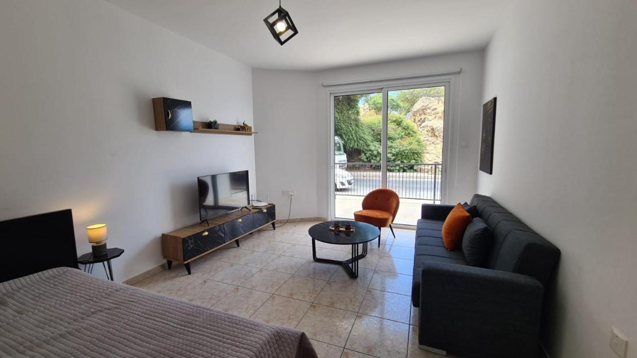 Laertis Apartments - By Imh Travel & Tours Paphos ภายนอก รูปภาพ