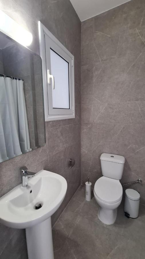 Laertis Apartments - By Imh Travel & Tours Paphos ภายนอก รูปภาพ
