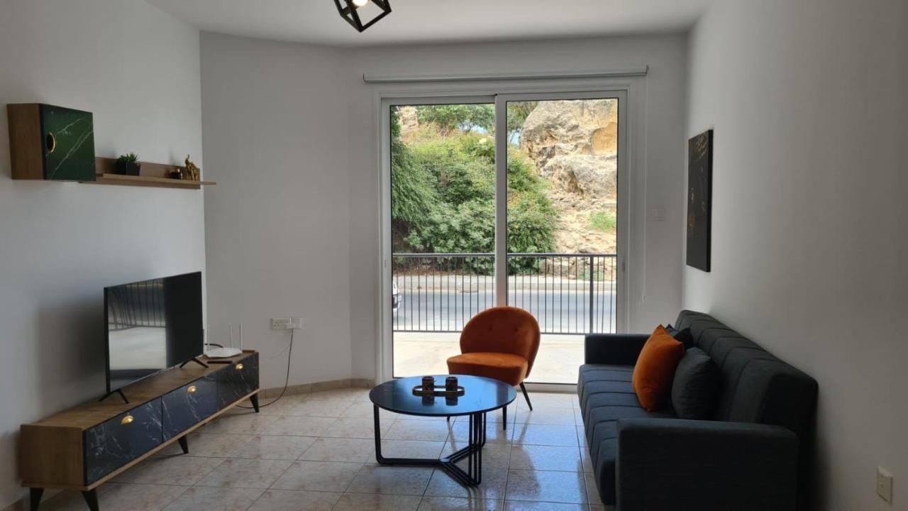 Laertis Apartments - By Imh Travel & Tours Paphos ภายนอก รูปภาพ