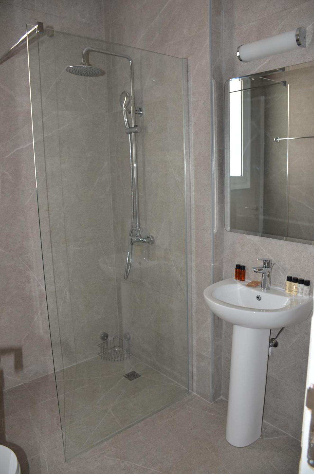 Laertis Apartments - By Imh Travel & Tours Paphos ภายนอก รูปภาพ