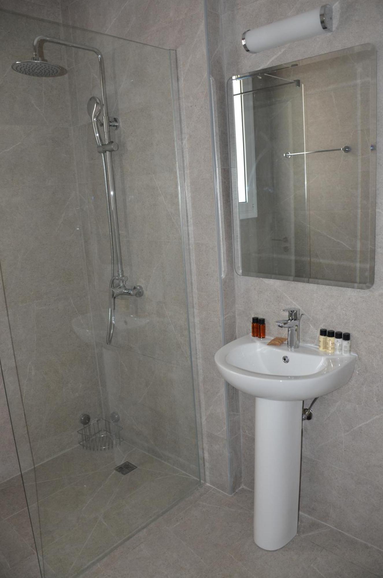 Laertis Apartments - By Imh Travel & Tours Paphos ภายนอก รูปภาพ