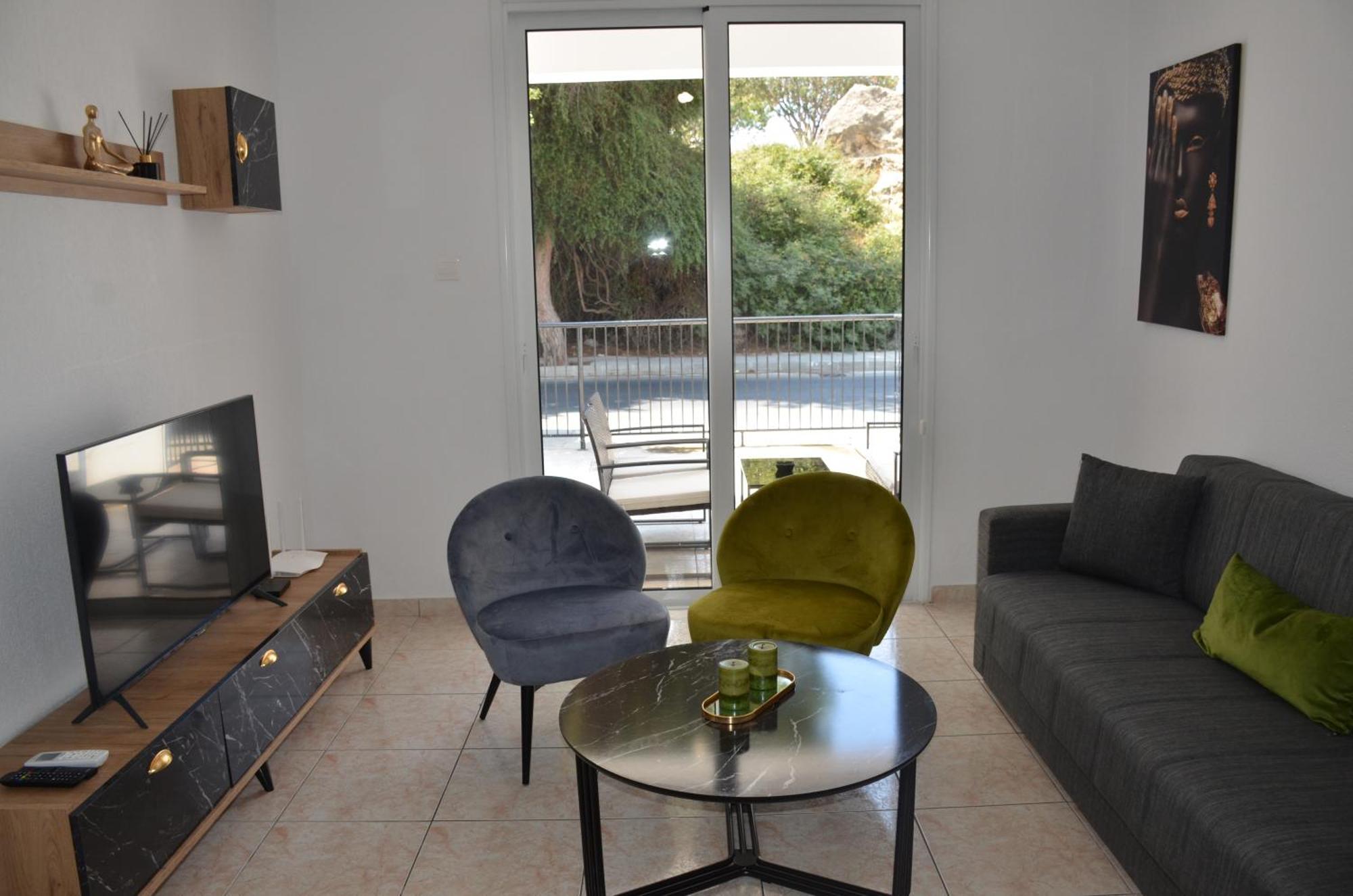 Laertis Apartments - By Imh Travel & Tours Paphos ภายนอก รูปภาพ