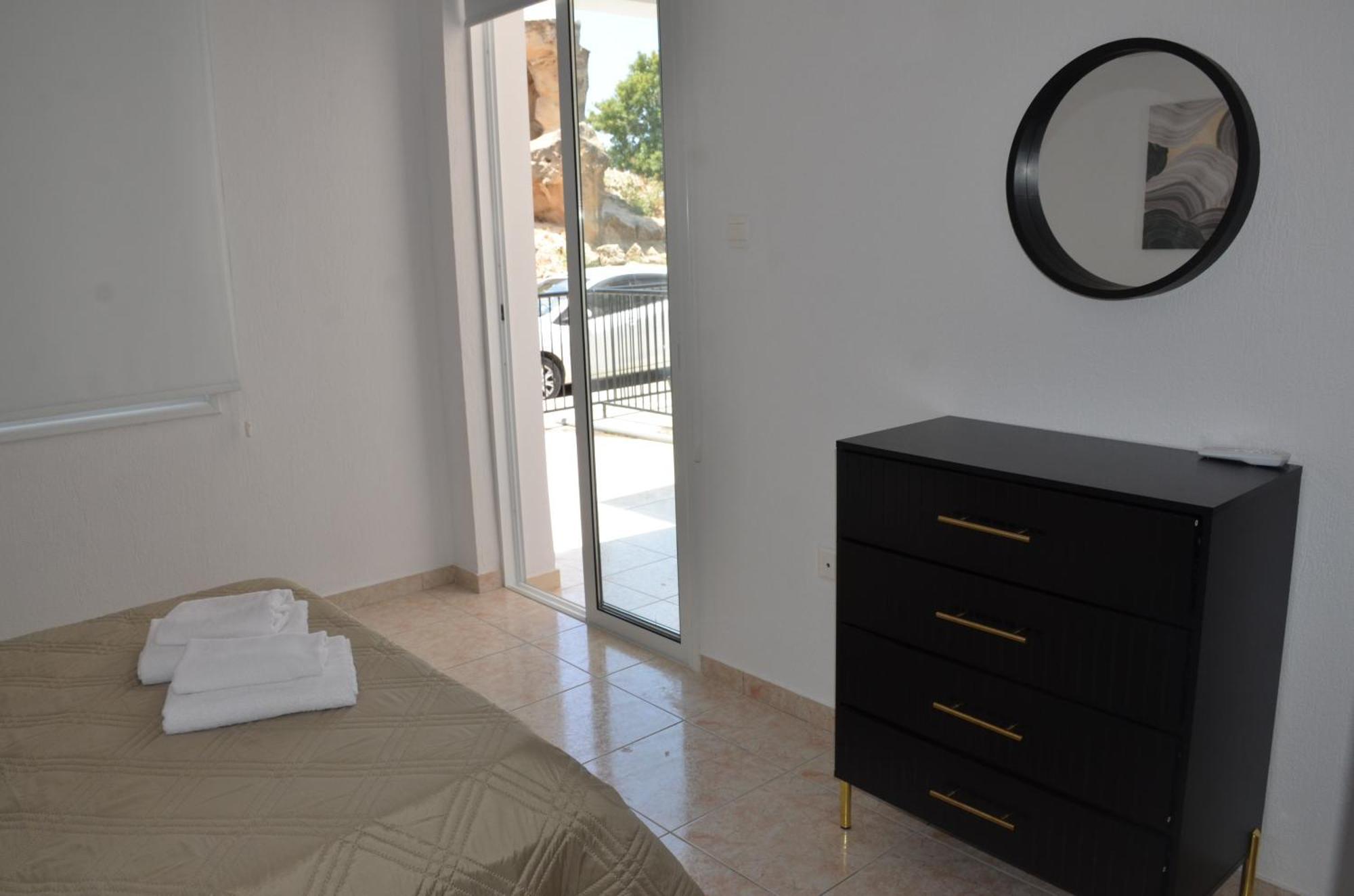 Laertis Apartments - By Imh Travel & Tours Paphos ภายนอก รูปภาพ