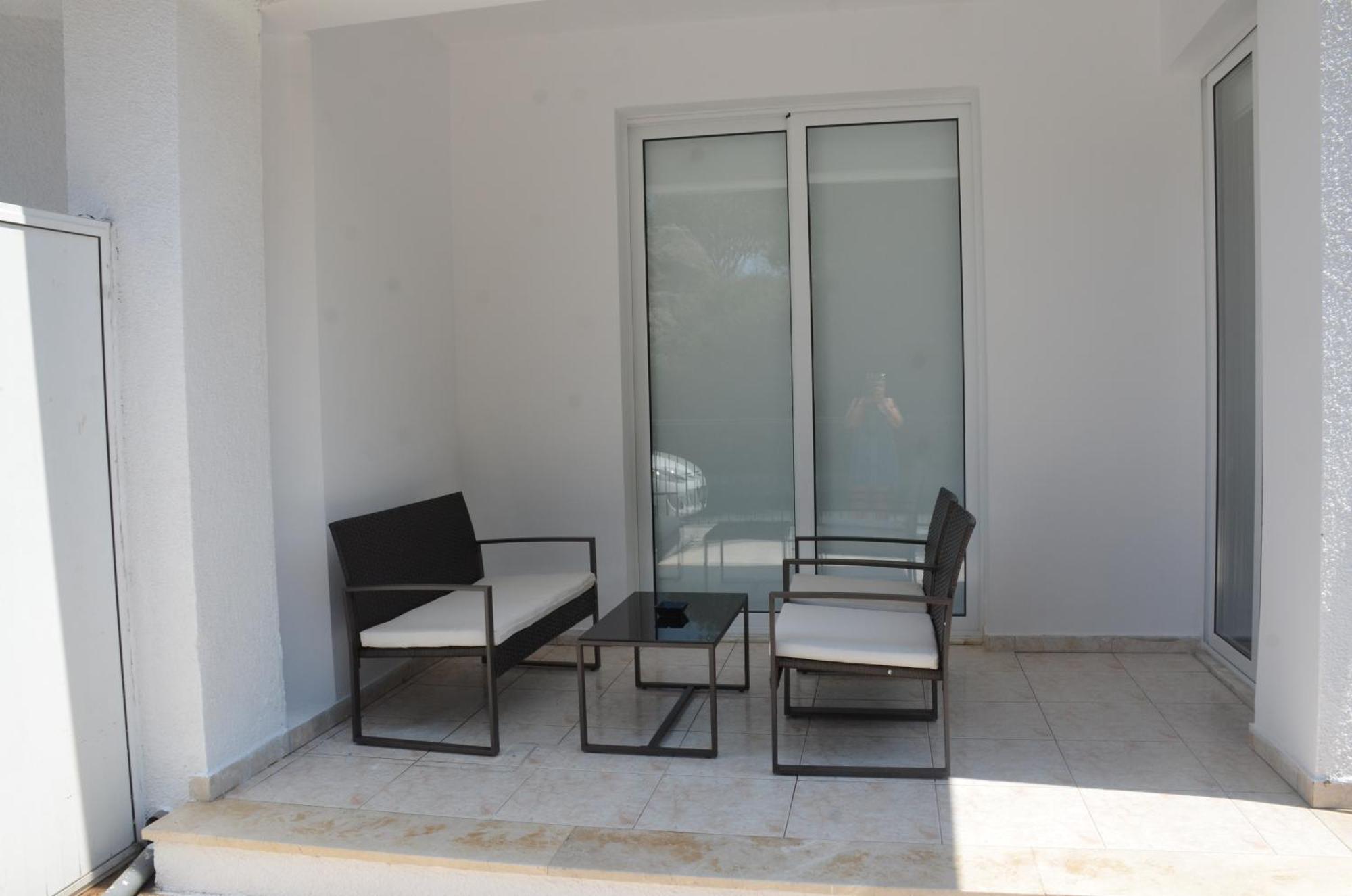 Laertis Apartments - By Imh Travel & Tours Paphos ภายนอก รูปภาพ