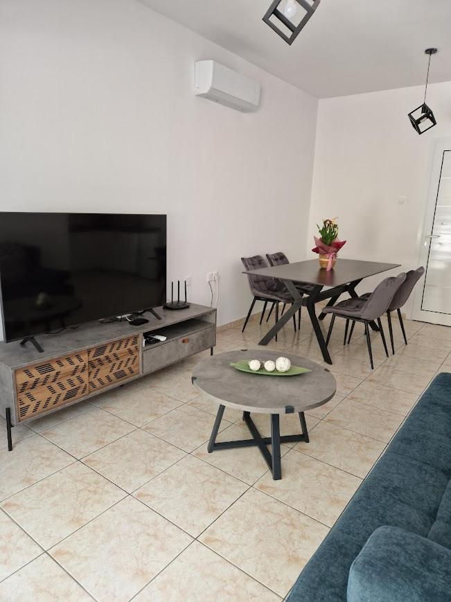 Laertis Apartments - By Imh Travel & Tours Paphos ภายนอก รูปภาพ