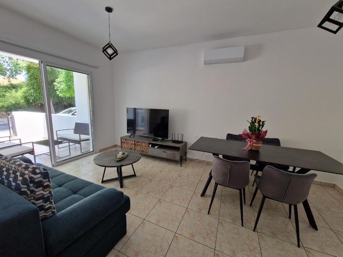 Laertis Apartments - By Imh Travel & Tours Paphos ภายนอก รูปภาพ