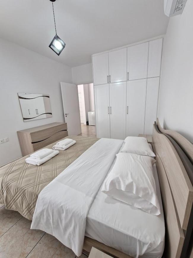 Laertis Apartments - By Imh Travel & Tours Paphos ภายนอก รูปภาพ