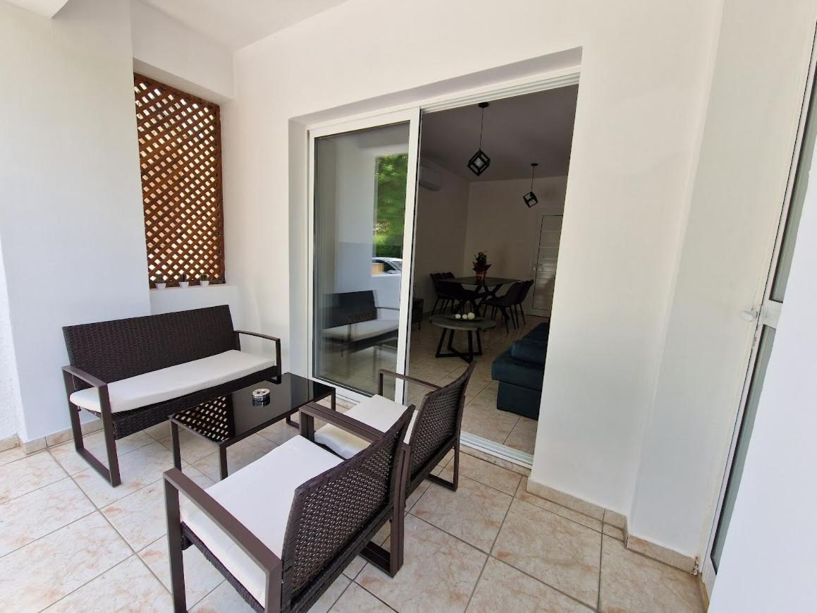 Laertis Apartments - By Imh Travel & Tours Paphos ภายนอก รูปภาพ