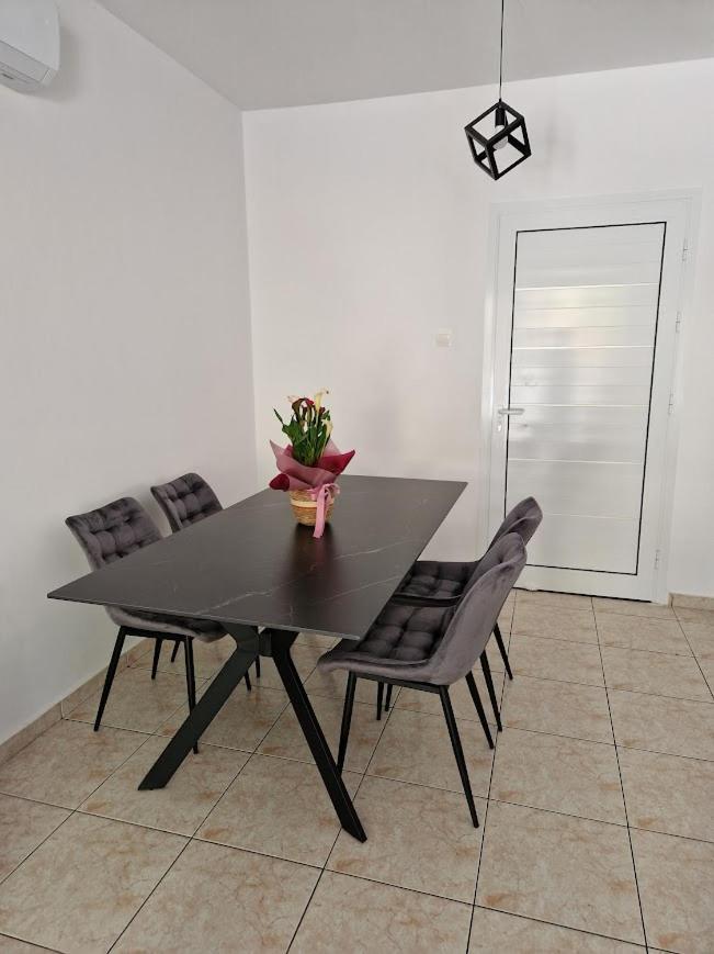 Laertis Apartments - By Imh Travel & Tours Paphos ภายนอก รูปภาพ