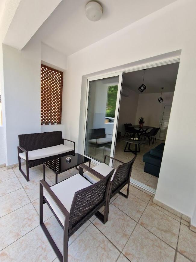 Laertis Apartments - By Imh Travel & Tours Paphos ภายนอก รูปภาพ
