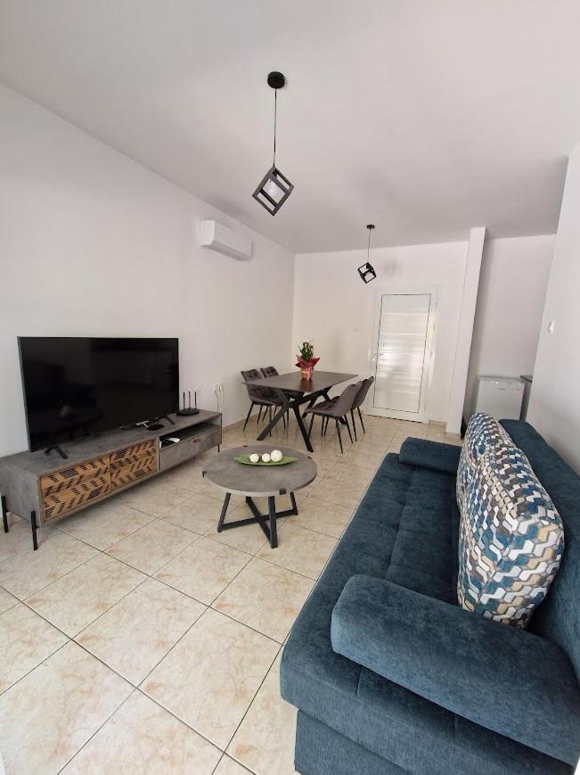 Laertis Apartments - By Imh Travel & Tours Paphos ภายนอก รูปภาพ